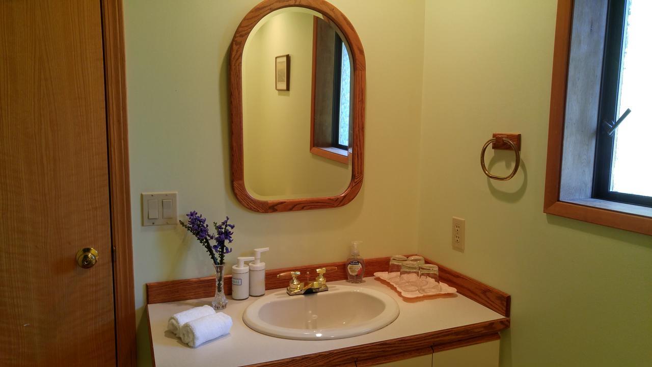 Sunshine Coast Treetop B&B Sechelt Esterno foto