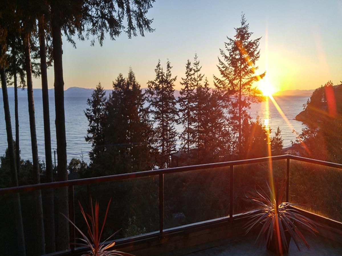Sunshine Coast Treetop B&B Sechelt Esterno foto