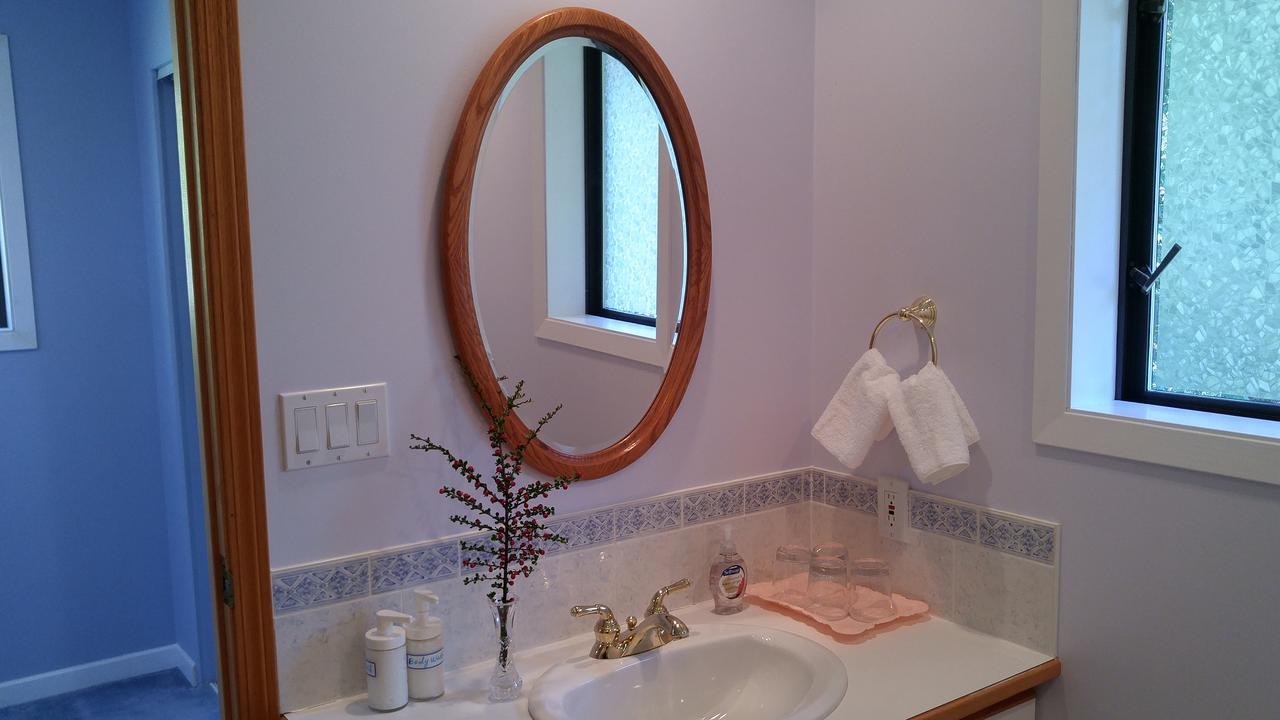 Sunshine Coast Treetop B&B Sechelt Esterno foto