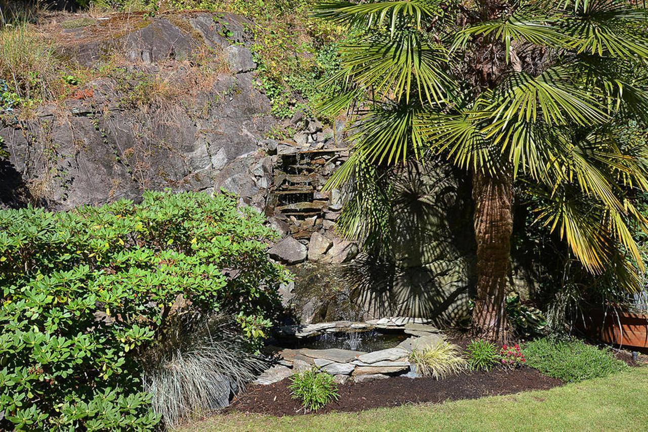 Sunshine Coast Treetop B&B Sechelt Esterno foto